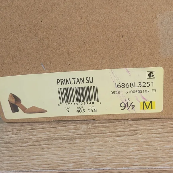 Vince Prim Leather Pump Tan Suede Chunky Heel Pointed Toe Classic 9.5 NWT - Picture 10 of 10